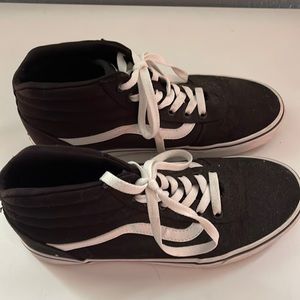 Lightly worn like brand new, high top vans.